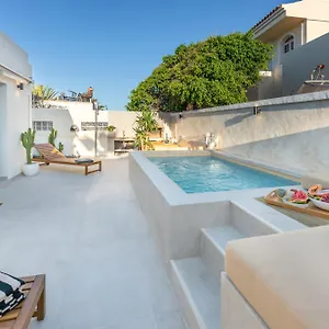 Urban Chill Private Pool By Holidays Apartment